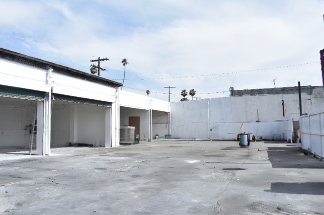 Building Photo - 6400 S Broadway