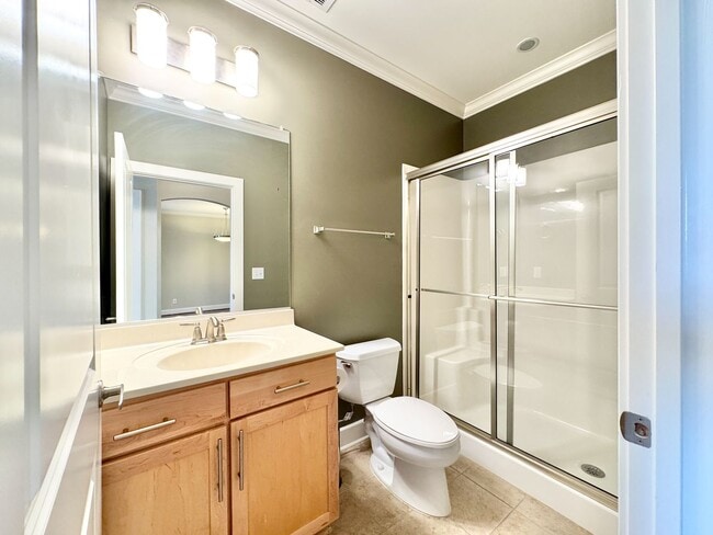 Building Photo - 2 Bedroom in Winstead Commons! Convenient to Lawndale Dr, Battleground Ave, and More!