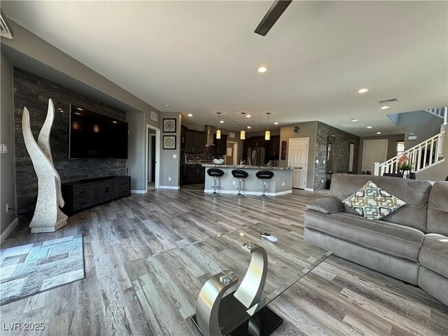 Building Photo - 745 Shiva St