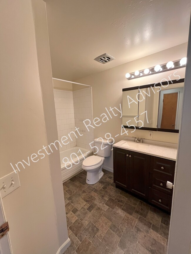 Building Photo - Spacious Apartment in Salt Lake City!