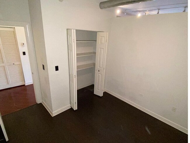 Building Photo - 3125 W Fullerton Ave