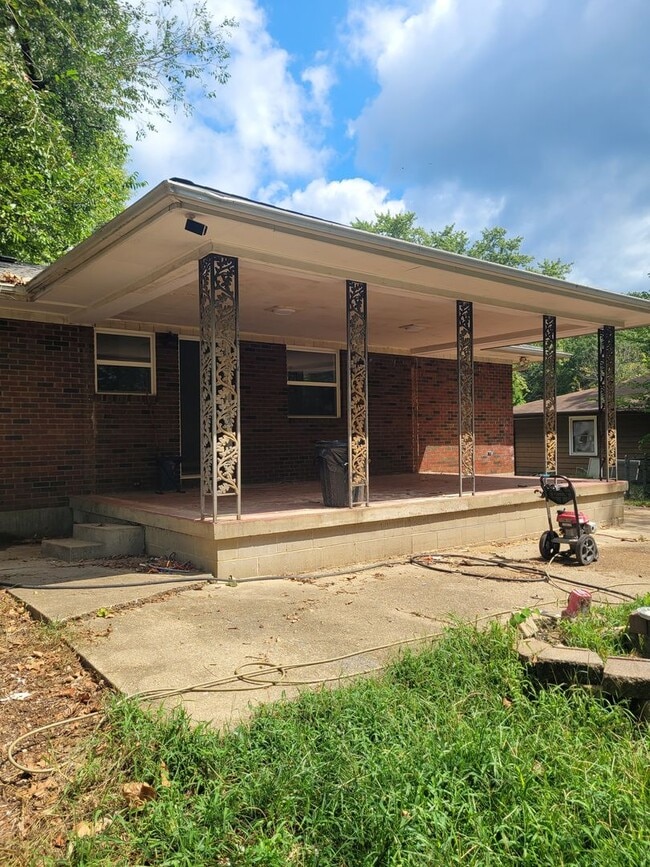Building Photo - Beautifully Remolded House