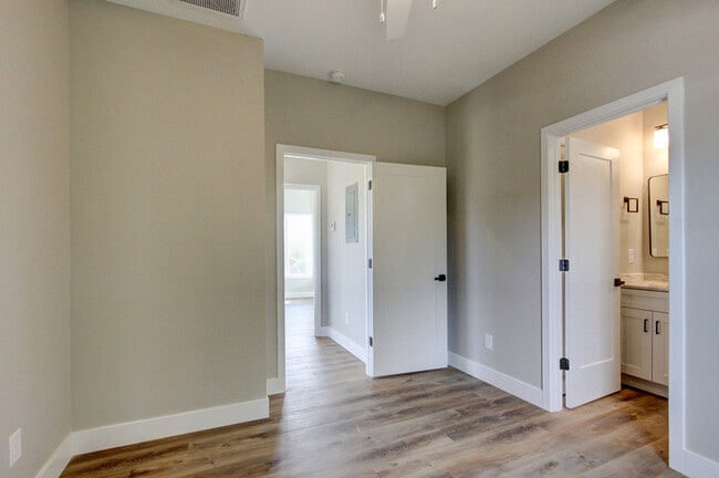 Building Photo - 226 3rd St