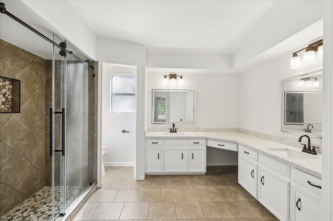 Building Photo - 15823 Pebble Bend Dr