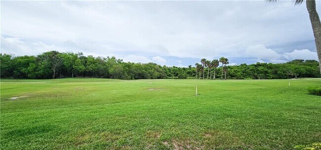 Building Photo - Annual Fully Furnished 2/2 Condo with Golf...