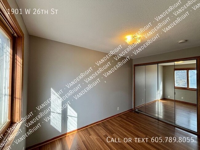 Building Photo - 1901 W 26th St