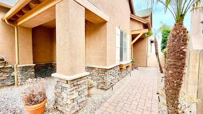 Building Photo - 563 Poets Square