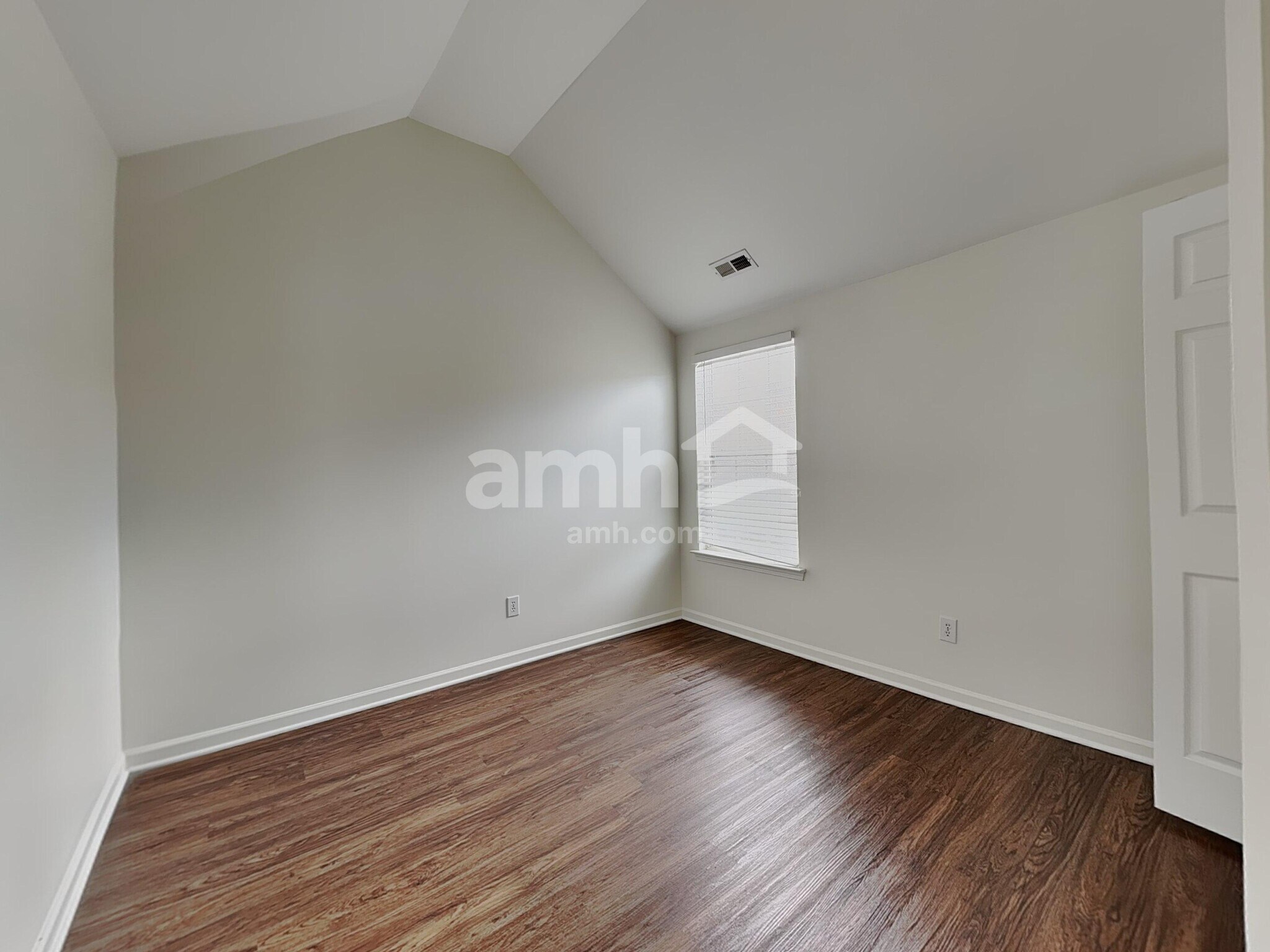 Building Photo - 1568 Pebble Ridge Dr