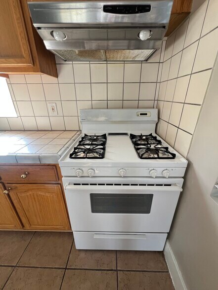 Kitchen-Stove - 2210 Las Flores Dr