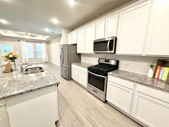 Building Photo - 8319 Divot Trce