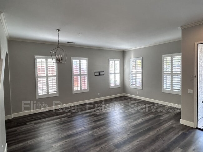 Building Photo - 363 Circulo Coronado