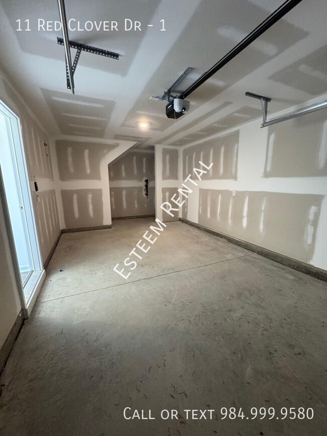 Building Photo - 11 Red Clover Dr