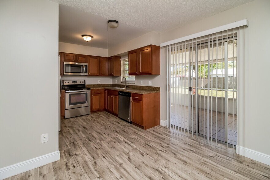 Building Photo - 1301 Baranova Rd