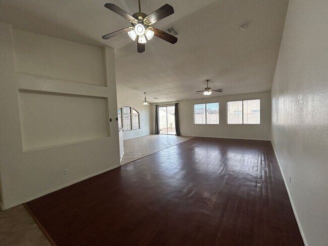 Building Photo - 2202 W Carter Rd