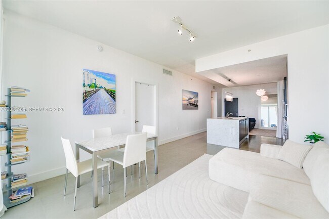 Building Photo - 900 Biscayne Blvd