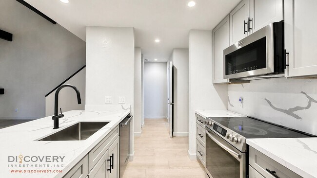 Building Photo - 2101 Shore Line Dr