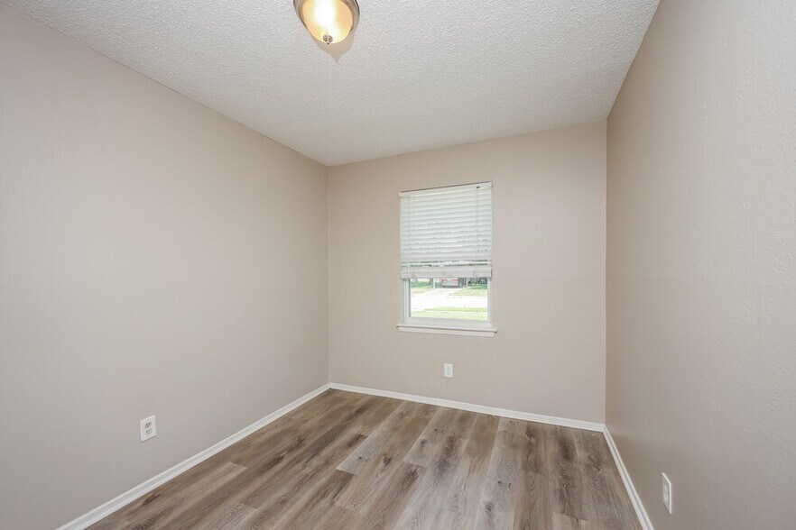 Building Photo - 1214 Ashland Dr