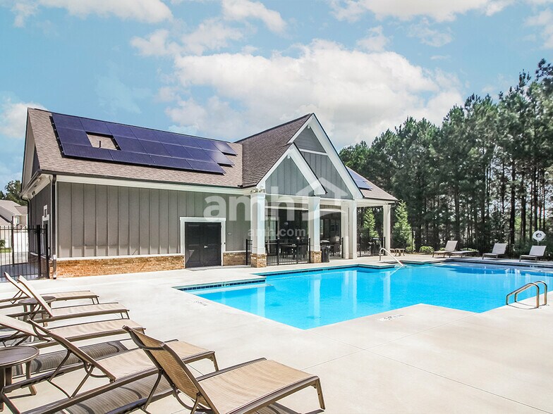 Building Photo - 561 Camp dr