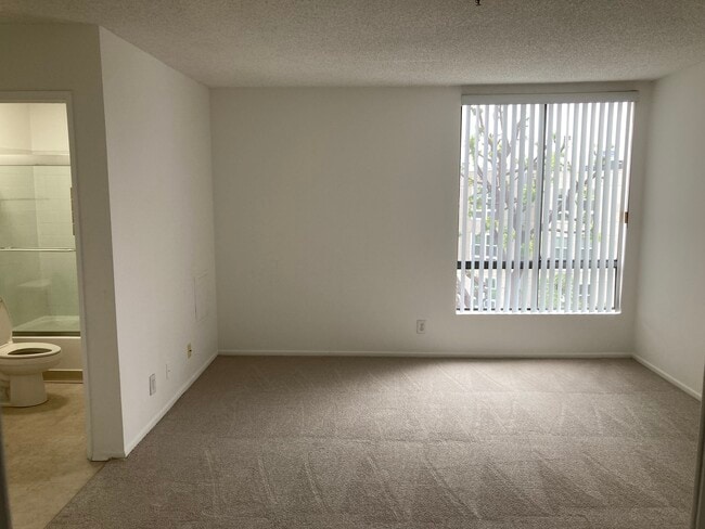 Building Photo - Roberts Rochester