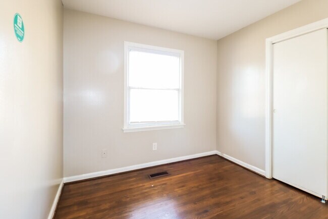 Building Photo - 208 Sam Pate Dr