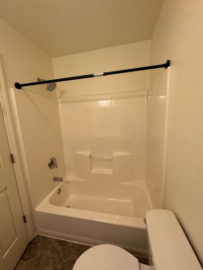 Building Photo - 3 bedroom in downtown Eagle River