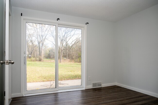 Building Photo - 3244 Marion Rd SE