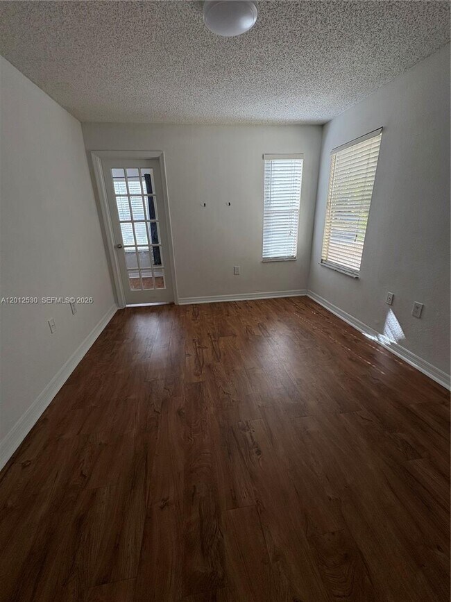 Building Photo - 701 Vista Isles Dr