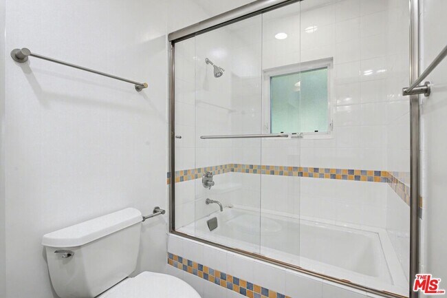 Building Photo - 10543 Almayo Ave