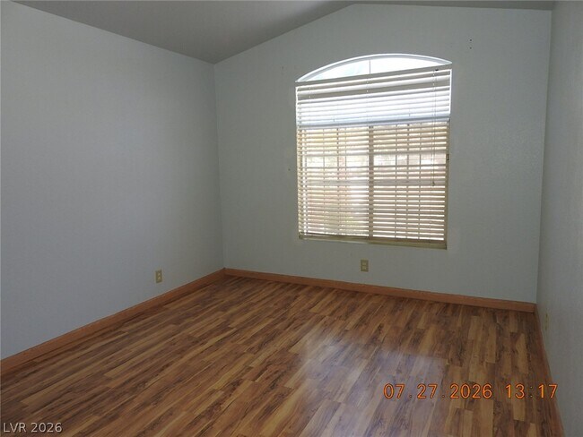 Building Photo - 4533 Chestnut Blaze