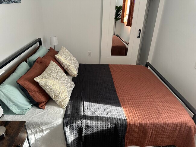 Building Photo - 3826 W 9th St