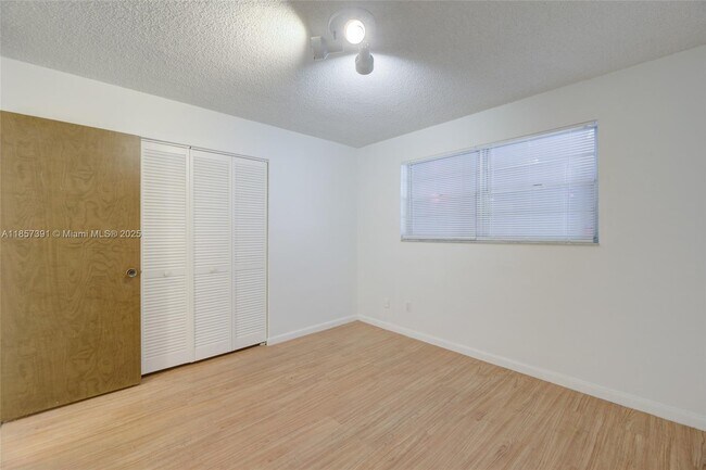 Building Photo - 2471 SW 82nd Ave