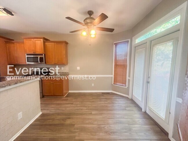 Building Photo - Limited Time Special Offer / 4 Bed, 4 Bath Home with Garage / Pet-Friendly / Vouchers Accepted / ...