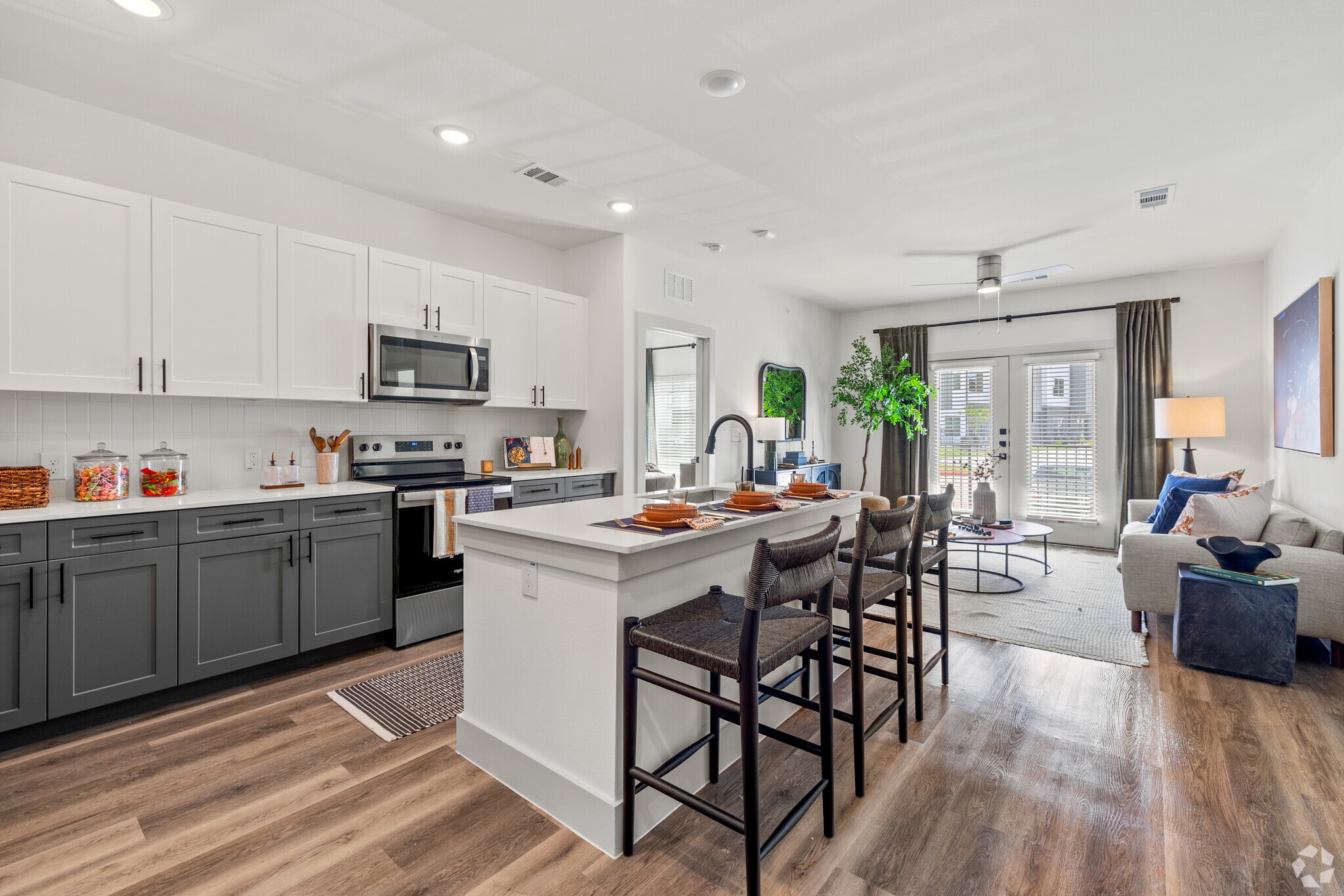 2BR, 2BA - 1,048SF - Kitchen - Enclave Creedmoor