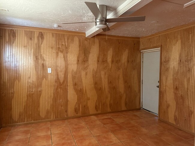 Building Photo - Charming 3-Bedroom Home Near Peaceful Retirement Area – No Age Restrictions!