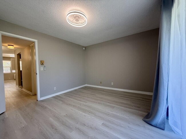 Building Photo - 305 Camden M