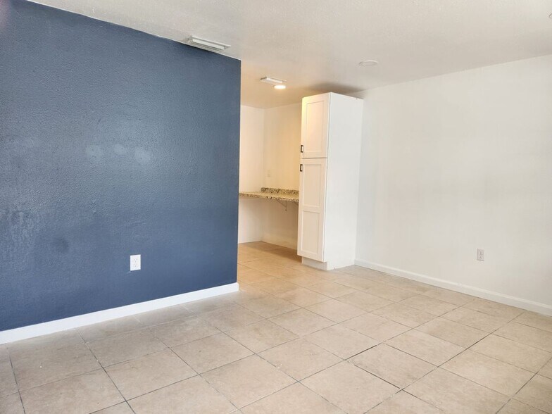 Building Photo - 1105 S Prospect Ave