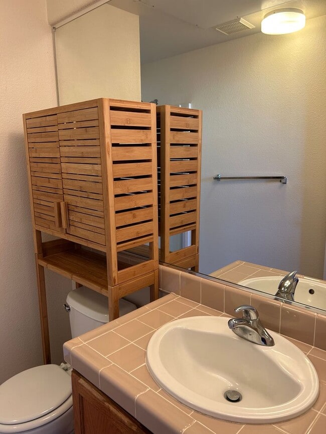 Building Photo - Great location- Granny unit available now