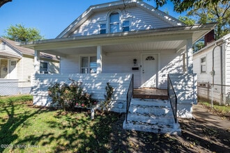 Building Photo - 925 W Evelyn Ave