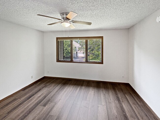 Building Photo - 5801 W 99th St