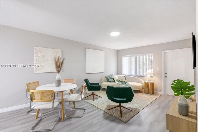 Building Photo - 500 SE 22nd St