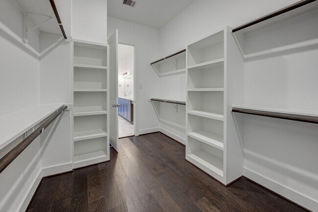 Building Photo - 3 Bedroom Home in the Galleria