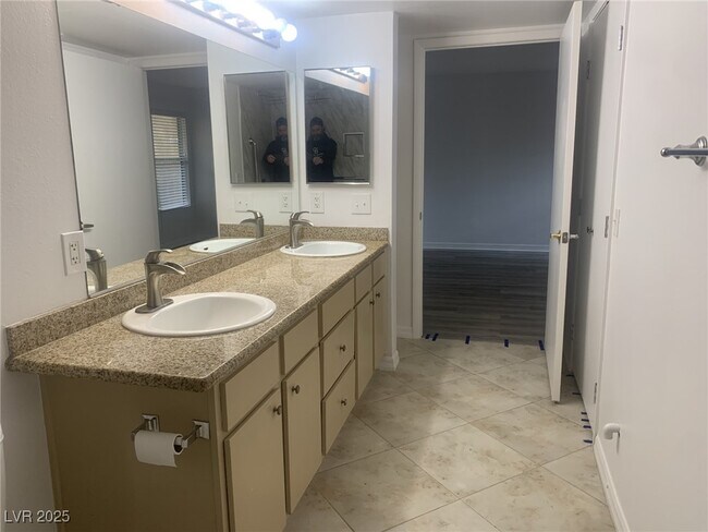 Building Photo - 2300 E Silverado Ranch Blvd