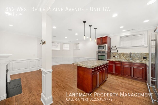 Building Photo - 842 W Belle Plaine Ave