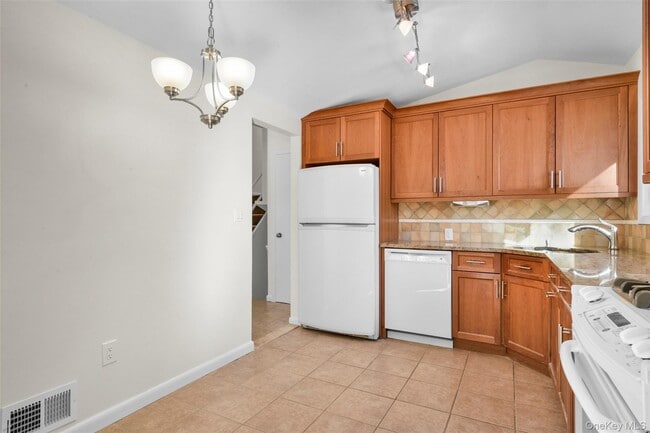 Building Photo - 25 Woodhollow Ln