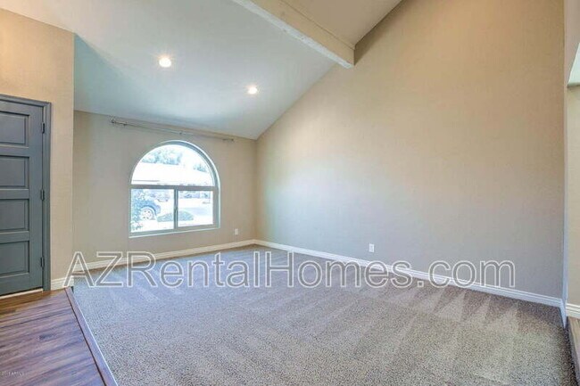 Building Photo - 1033 W Madero Ave