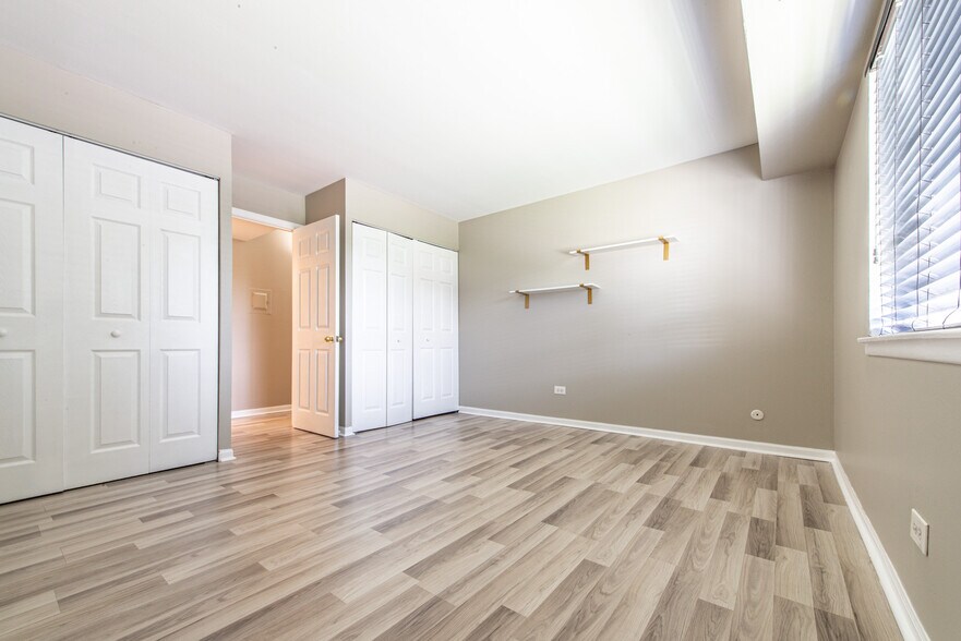 Building Photo - 1505 N Windsor Dr