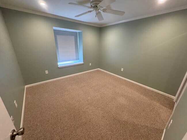 Building Photo - 234 Wava Ave