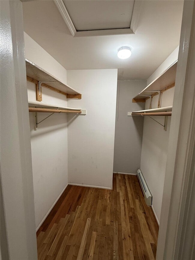 Building Photo - 23 Brookside Dr W