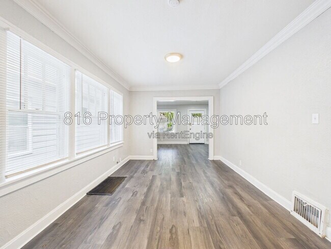 Building Photo - 3310 Tracy Ave