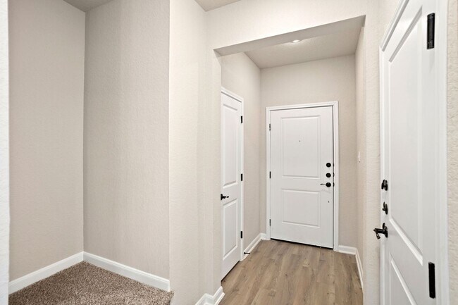 Building Photo - 855 Soria Pl